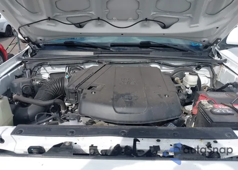 2015 Toyota Tacoma Base V6 z USA, uszkodzony, nr VIN 3TMMU4FN0FM083581